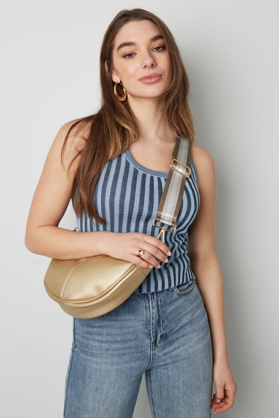 Beuteltasche mit fröhlichem Riemen – Goldfarbe - Goldfarbefarbe h5Bild3